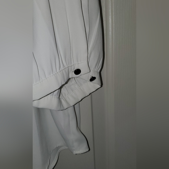 Torrid White Boho Blouse with Ties at Neck Sz 2 (18/20) - Picture 2 of 4